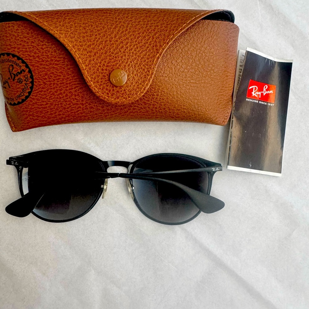 Ray-Ban Unisex Polarized Black Sunglasses with Brown Case